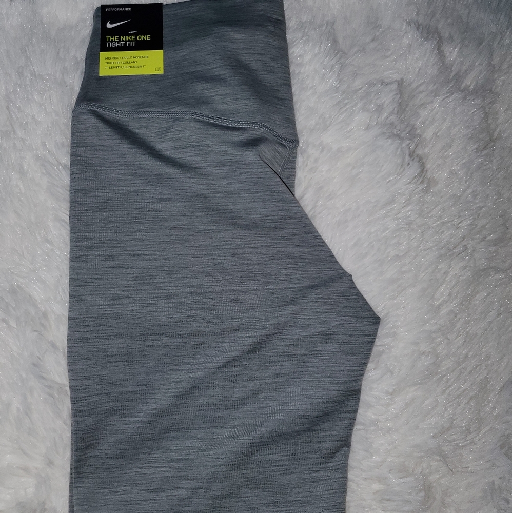 Nike - Picture 3 of 3
